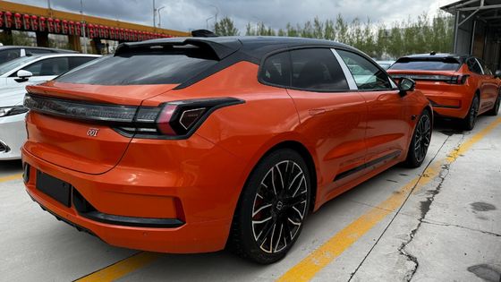 Hatchback Zeekr 001 You Edición 100 Kwh Color naranja con Z-Sport Producido en 2024