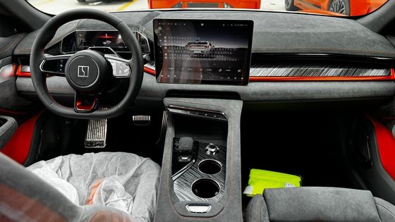 Hatchback Zeekr 001 You Edición 100 Kwh Color naranja con Z-Sport Producido en 2024