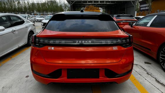 Hatchback Zeekr 001 You Edición 100 Kwh Color naranja con Z-Sport Producido en 2024