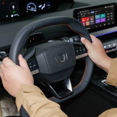 Sistema de frenado electromagnético para una conducción segura en el Changan Qiyuan A06 Energy Electric Car