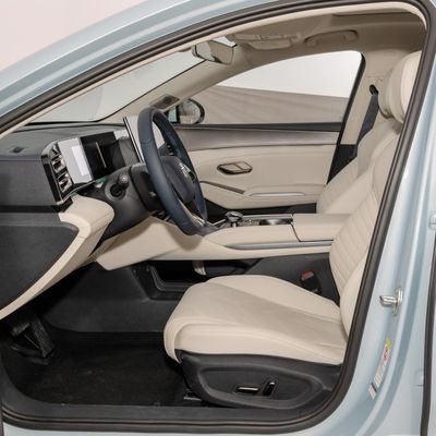 Personalizable 1.5L 101PS Limousine BYD Qin L 2024 DM-I 120km Excelencia Versión de coche eléctrico EV