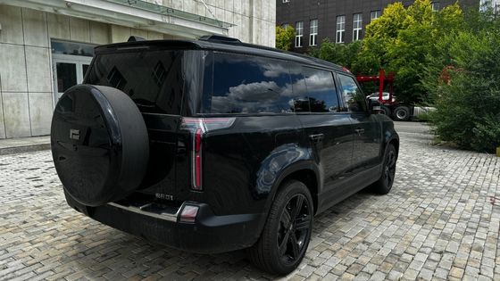 Polar Stone 01 modelo 2023 versión de 6 asientos AWD con color exterior negro