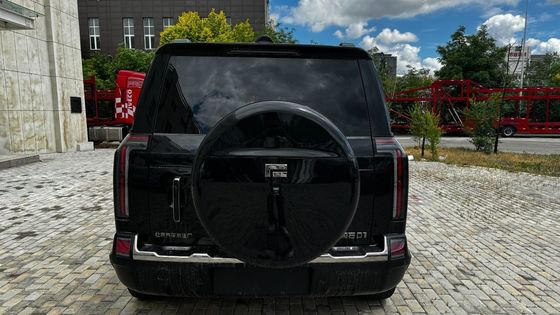 Polar Stone 01 modelo 2023 versión de 6 asientos AWD con color exterior negro