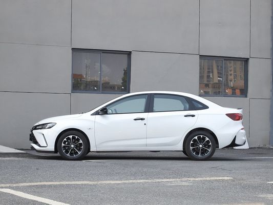 Auto de edición híbrida leve de 2024 1.3t con sistema de frenado barométrico y color exterior negro