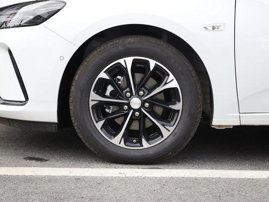 Auto de edición híbrida leve de 2024 1.3t con sistema de frenado barométrico y color exterior negro
