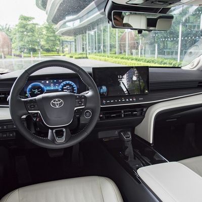 2024 Toyota Camry doble motor 2.5hg Vehículo híbrido insignia Dirección izquierda Tipo de carrocería cerrada