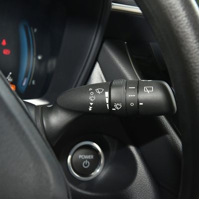 Coche híbrido Toyota 2.0L Corolla Cross Elite Vision con doble motor eléctrico inteligente