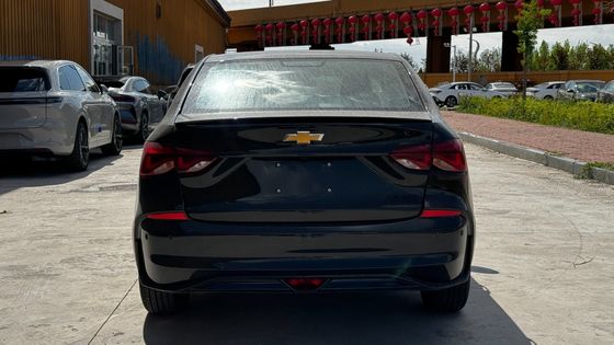 2024 Último Chevrolet Monza 1.3t Sedán híbrido en negro Color exterior 4656 * 1798 * 1465mm