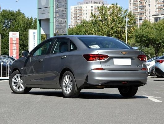 Chevrolet Monza 1.5L con doble embrague Enjoyment Plus con suspensión independiente de múltiples enlaces