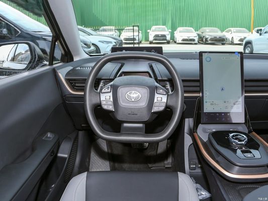 Sedan Toyota Bz3 2023 616km Largo alcance PRO Vehículo eléctrico Estilo del cuerpo del volante izquierdo