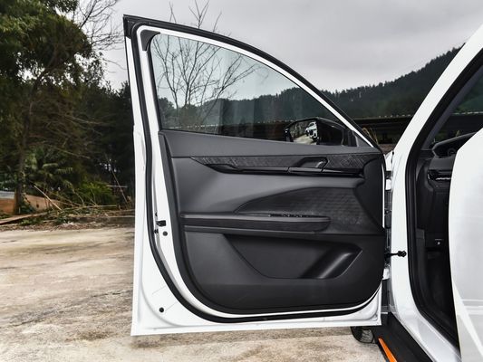 FWD Drive Sedan Changan Uni-V 1.5t 5 asientos Uni V /Auto de gasolina usado para la experiencia de conducción