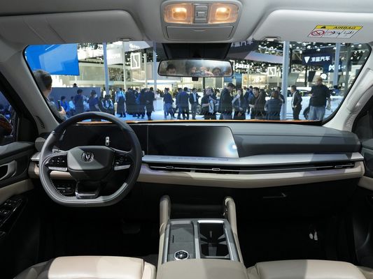 Changan Uni-V 1.5t 5 asientos Limousine Uni V /Auto de gasolina usado con altos estándares de seguridad