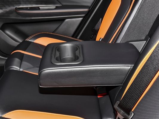 Changan Uni-V 1.5t 5 asientos Limousine Uni V /Auto de gasolina usado con altos estándares de seguridad