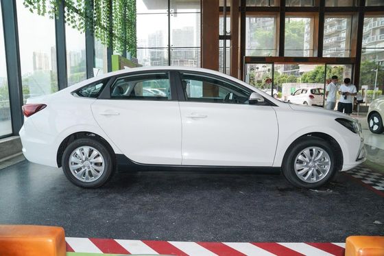 Changan Eado Car EV460 vehículo eléctrico EV con batería LiFePO4 y 4 asientos