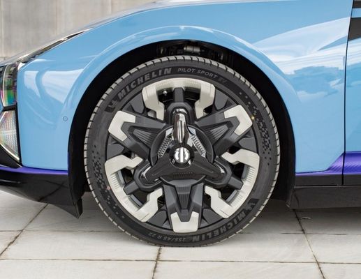 Suspensión trasera de 494kw Forma de cinco enlaces Suspensión independiente 2023 Hiphi Z 4 plazas SUV de automóviles eléctricos