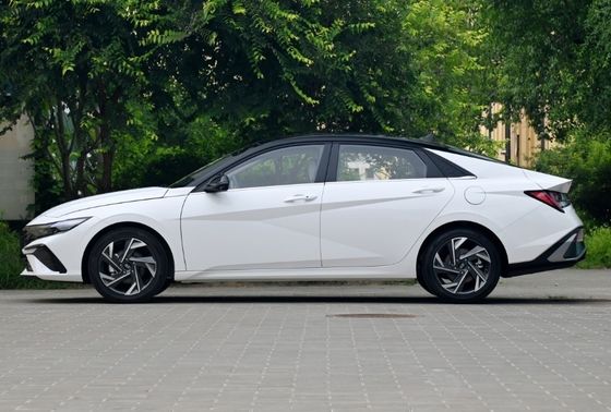 2023 Hyundai Elantra 1.5L CVT Limousine Dirección izquierda y suspensión independiente Mcpherson