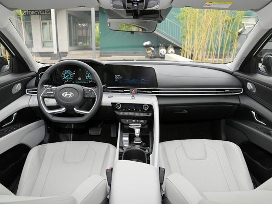 2023 Hyundai Elantra 1.5L CVT Limousine Dirección izquierda y suspensión independiente Mcpherson