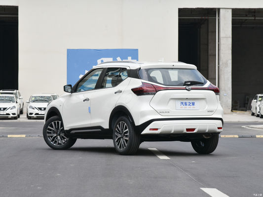 Nissan Kicks 2023 SUV con motor de gasolina con caja de cambios automática y diseño de moda