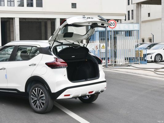 Nissan Kicks 2023 SUV con motor de gasolina con caja de cambios automática y diseño de moda