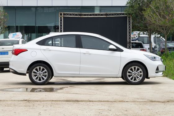 SUV Chery Arrizo 5 2021 Modelo 1.6L CNG Edición de lujo dentro de la estructura de conducción de FWD