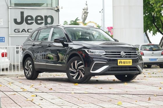 2023 Volkswagen Tiguan L 330tsi Fwd Smart Edition SUV dentro de la unidad de conducción P0000099
