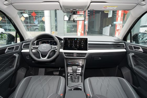 2023 Volkswagen Tiguan L 330tsi Fwd Smart Edition SUV dentro de la unidad de conducción P0000099