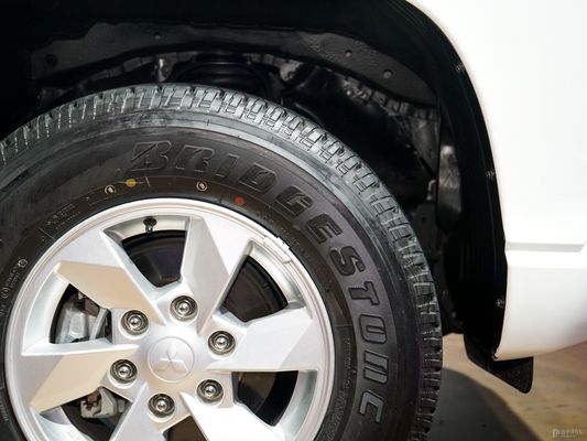 Pickup de diseño personalizado Vehículo diesel Mitsubishi L200 2023 2.3t Tanqu Velocidad máxima 171 Km/H