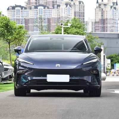 Rising Auto F7 2023 versión PRO de larga duración Coche con tipo de carrocería cerrada y enfriamiento líquido