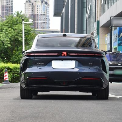 Rising Auto F7 2023 versión PRO de larga duración Coche con tipo de carrocería cerrada y enfriamiento líquido