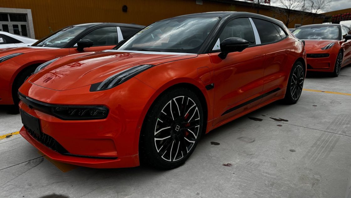 Hatchback Zeekr 001 You Edición 100 Kwh Color naranja con Z-Sport Producido en 2024