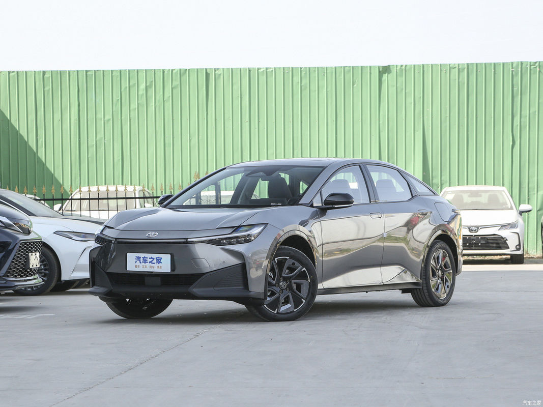 Sedan Toyota Bz3 2023 616km Largo alcance PRO Vehículo eléctrico Estilo del cuerpo del volante izquierdo